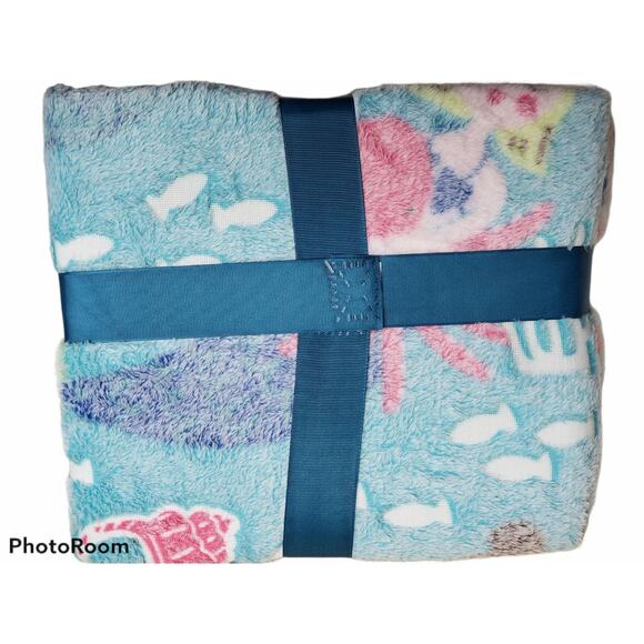 Your Zone Glow in the Dark Soft Ocean Mermaid 50" x 60" Large Warm Throw Blanket - Picture 3 of 7